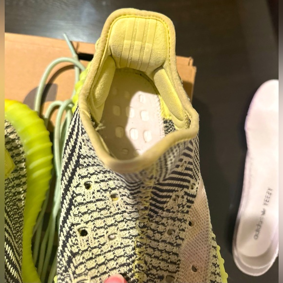 YEEZY BOOST 350 V2 - Picture 6 of 16
